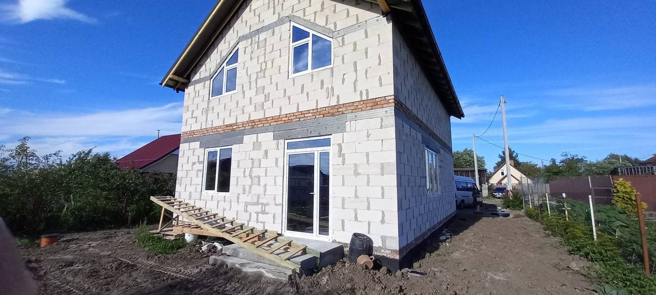 Частный дом после остекления